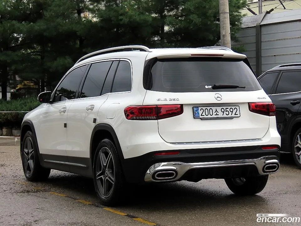 Mercedes-Benz GLB-Class GLB250 4MATIC 2023 — thumbnail 3