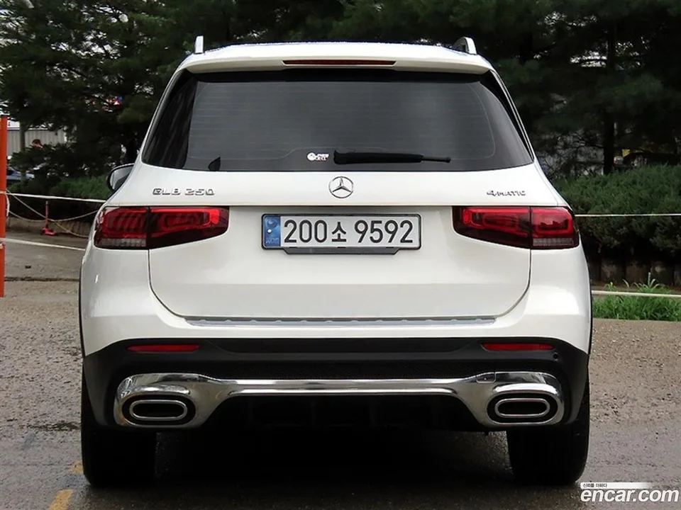 Mercedes-Benz GLB-Class GLB250 4MATIC 2023 — thumbnail 4