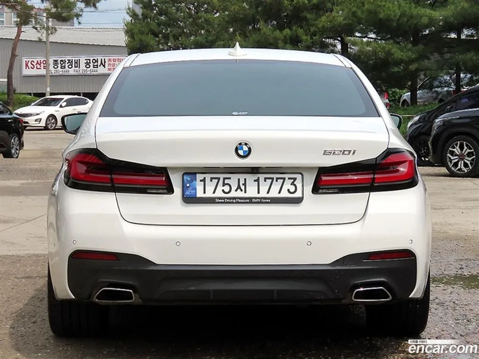 BMW 5 Series 520i M 2023 — thumbnail 4