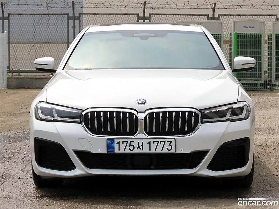 BMW 5 Series 520i M 2023 — photo 1, buy with delivery to Moscow