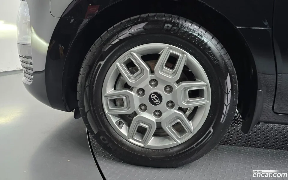 Hyundai Staria 3 2025 — thumbnail 2