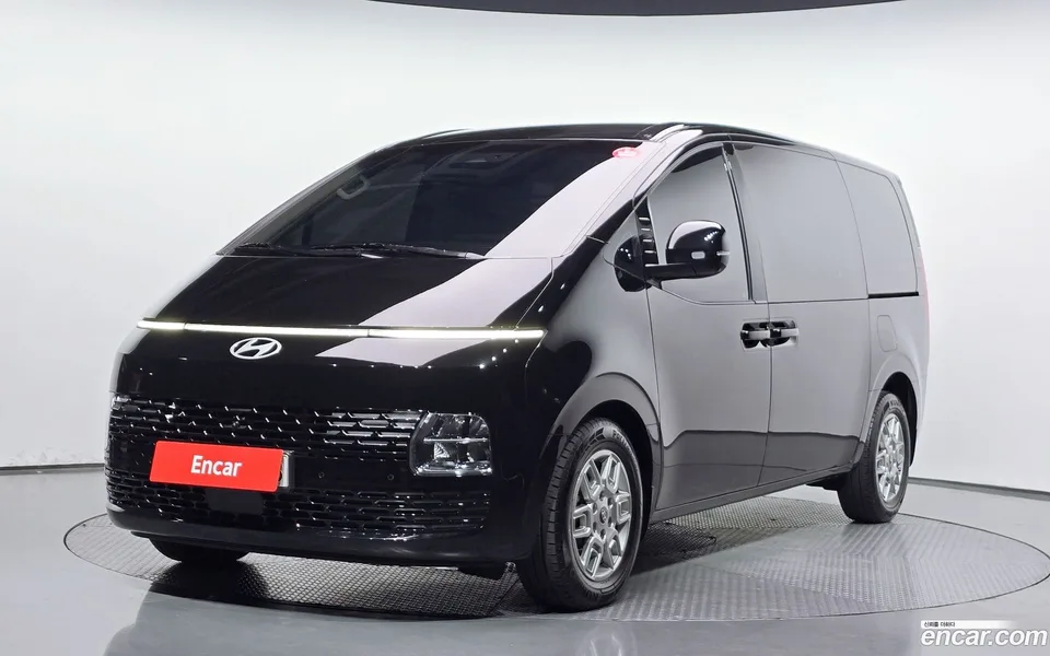 Hyundai Staria 3 2025 — photo 1, buy with delivery to Moscow