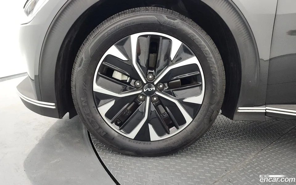 Kia EV6 2023 — thumbnail 2