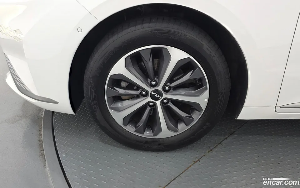 Kia K8 Hybrid 2023 — thumbnail 2