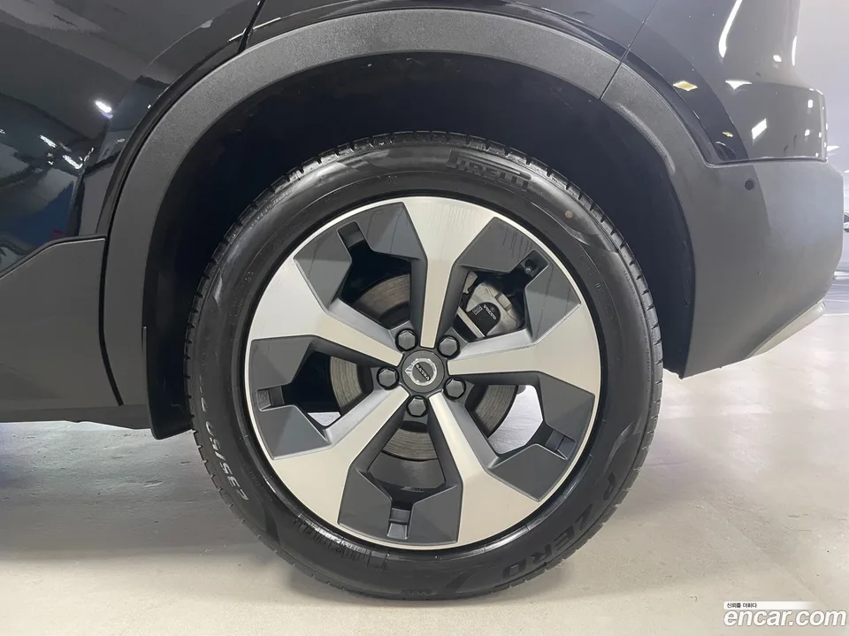 Volvo XC40 B4 2025 — thumbnail 2