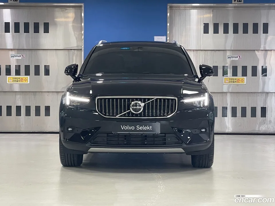 Volvo XC40 B4 2025 — thumbnail 3