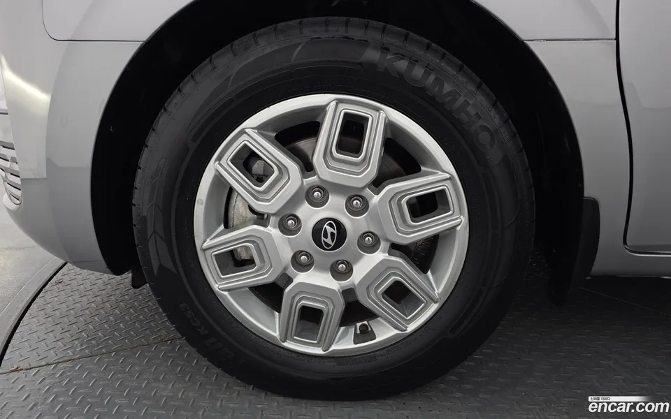 Hyundai Staria 3 2024 — thumbnail 2