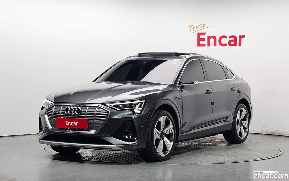 Audi e-tron 55 2022 — photo 1, buy with delivery to Moscow