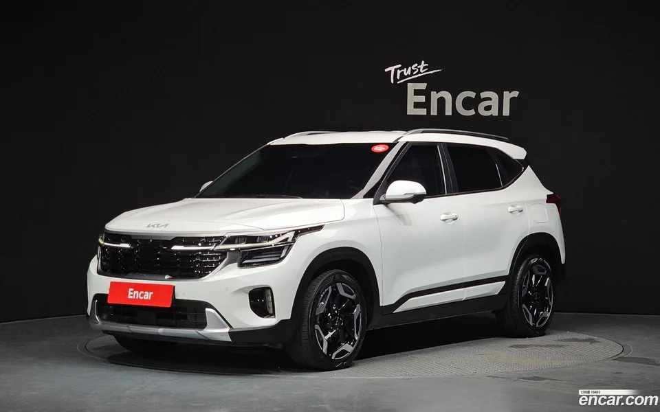 Kia Seltos 1.6 2WD 2023 — photo 1, buy with delivery to Moscow
