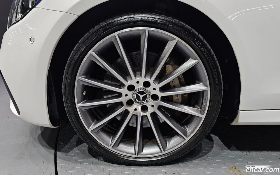 Mercedes-Benz E-Class E350 4MATIC AMG Line 2022 — thumbnail 5
