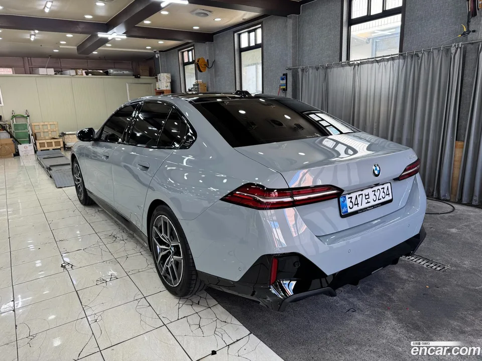 BMW 5 Series 520i M 2026 — thumbnail 3