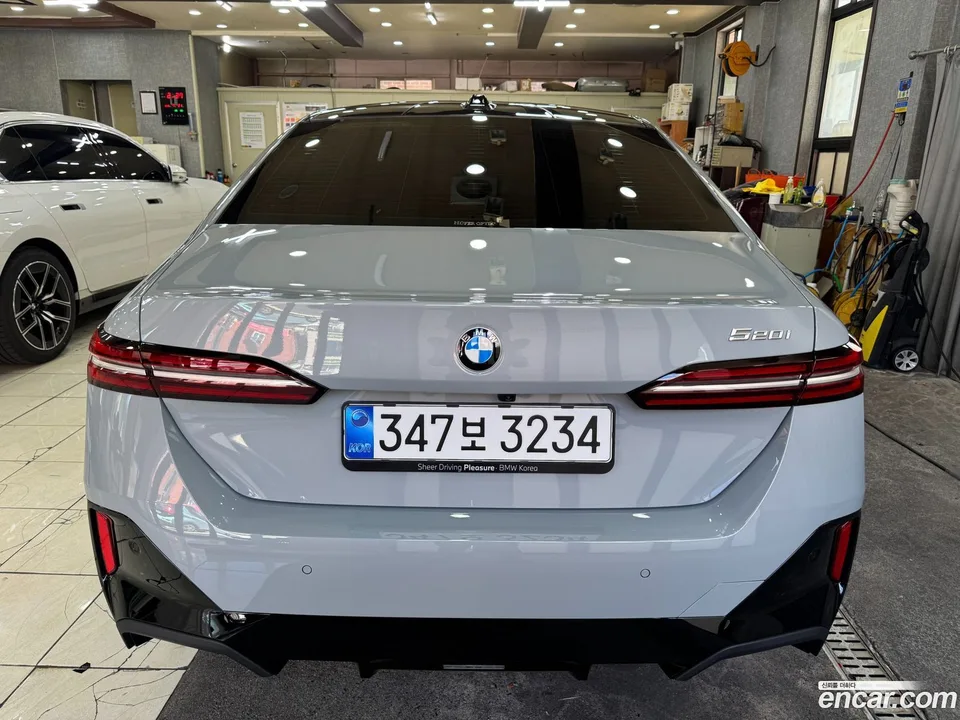 BMW 5 Series 520i M 2026 — thumbnail 4