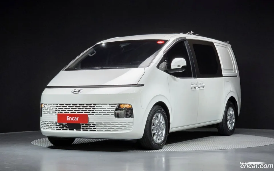 Hyundai Staria 5 2022 — photo 1, buy with delivery to Moscow