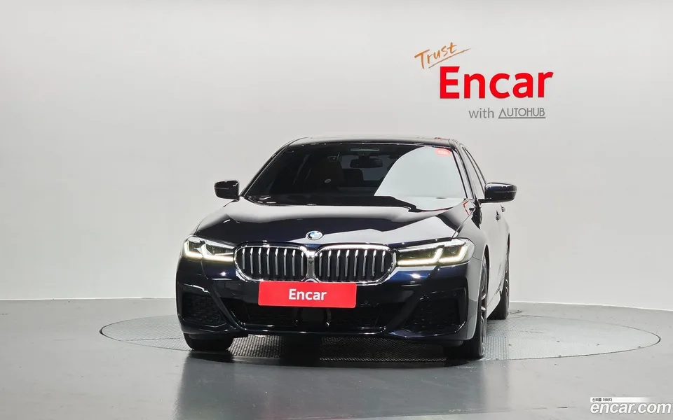 BMW 5 Series 520i M 2023 — thumbnail 3
