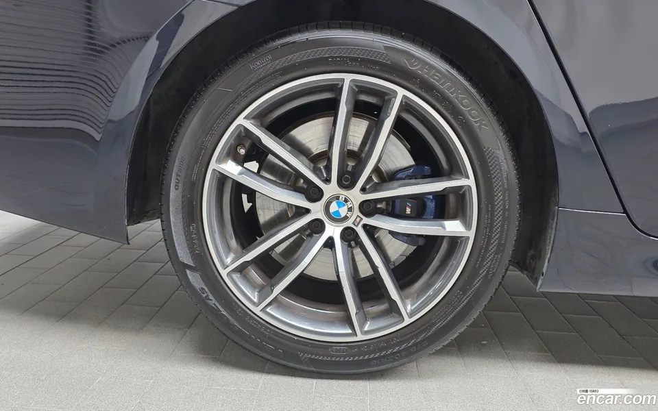 BMW 5 Series 520i M 2023 — thumbnail 5