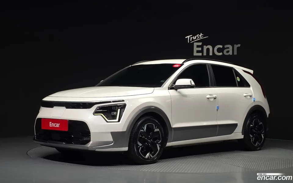Kia Niro EV 2023 — photo 1, buy with delivery to Moscow