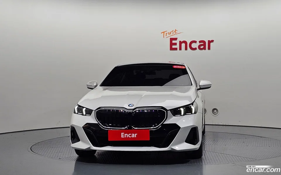 BMW 5 Series 520i 2025 — thumbnail 3