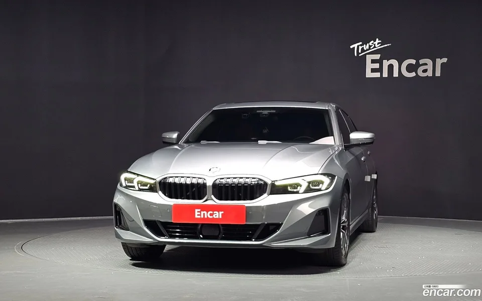 BMW 3 Series 320i 2022 — thumbnail 3