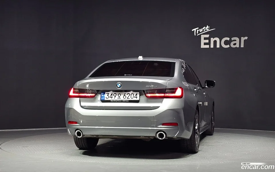 BMW 3 Series 320i 2022 — thumbnail 4