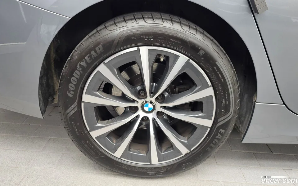 BMW 3 Series 320i 2022 — thumbnail 5