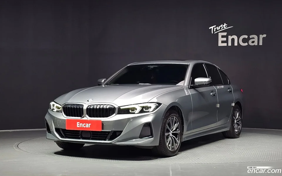 BMW 3 Series 320i 2022 — photo 1, buy with delivery to Moscow