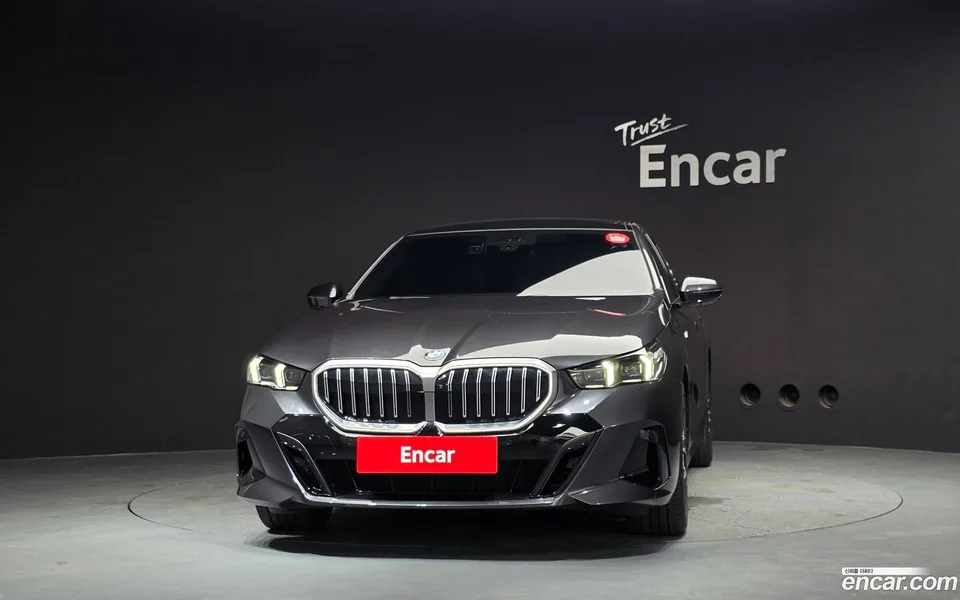BMW 5 Series 520i M 2025 — thumbnail 3