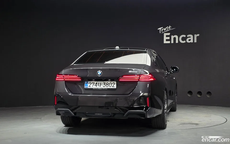 BMW 5 Series 520i M 2025 — thumbnail 4