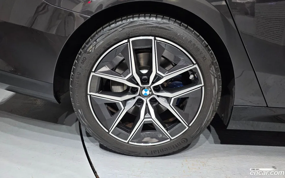 BMW 5 Series 520i M 2025 — thumbnail 5