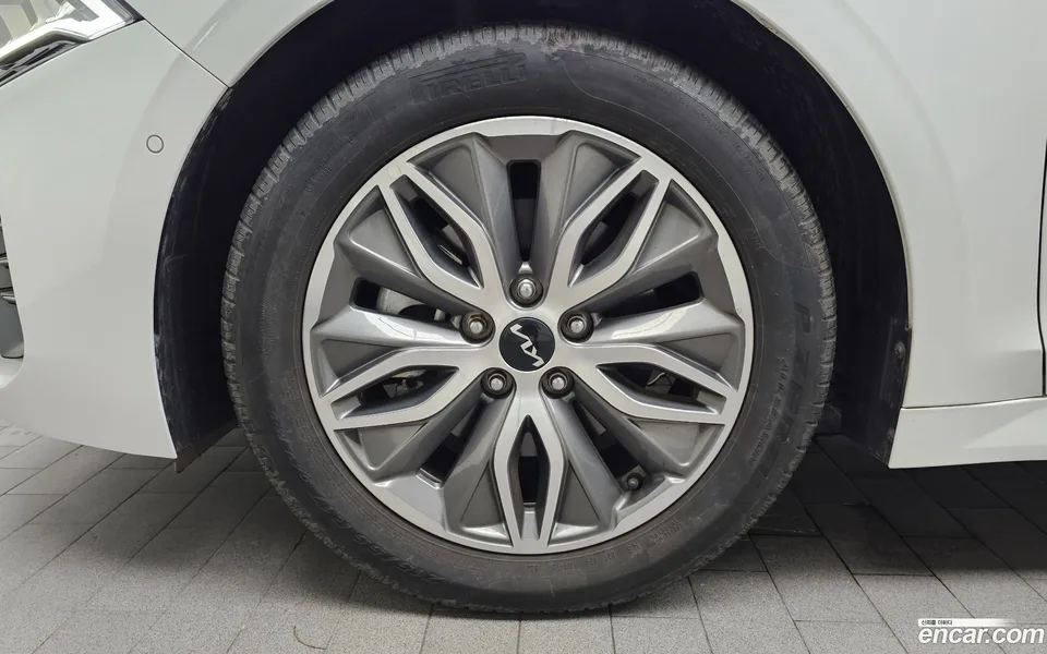 Kia K5 Hybrid 2023 — thumbnail 2