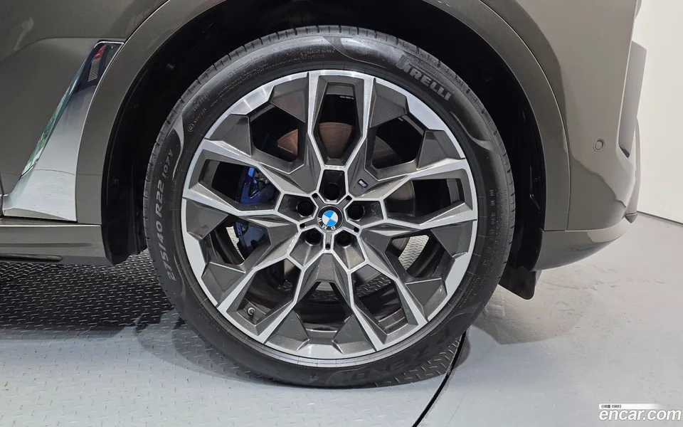 BMW X7 xDrive 40i M 6 2023 — thumbnail 2