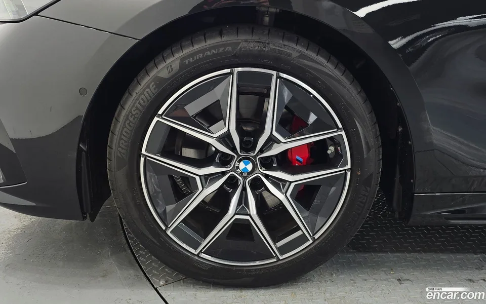 BMW 5 Series 520i 2025 — thumbnail 2