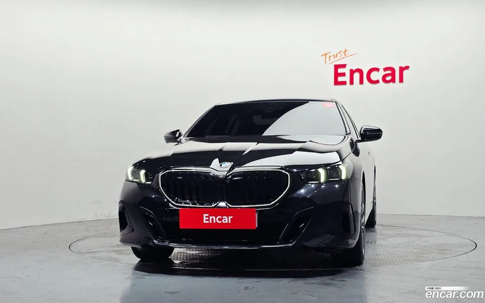 BMW 5 Series 520i 2025 — thumbnail 3