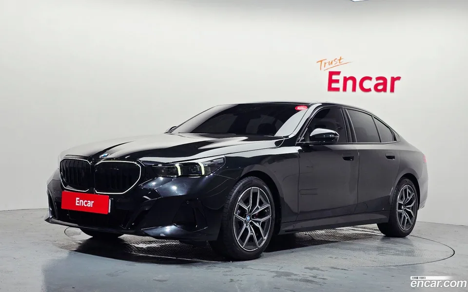 BMW 5 Series 520i 2025 — photo 1, buy with delivery to Moscow