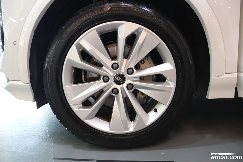Audi Q6 e- 2025 — thumbnail 5