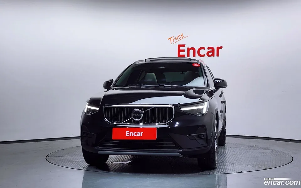 Volvo XC40 B4 2025 — thumbnail 3