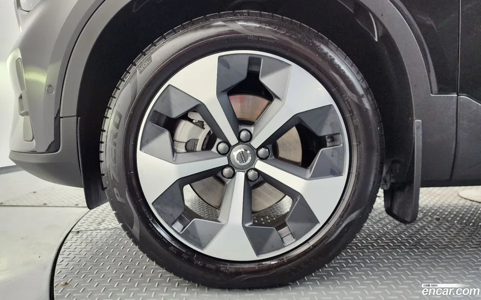 Volvo XC40 B4 2025 — thumbnail 5
