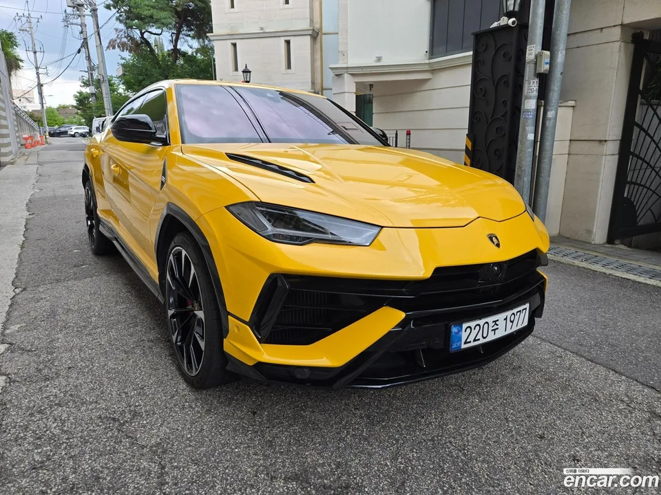 Lamborghini Urus 4.0 V8 S 2024 — photo 1, buy with delivery to Moscow