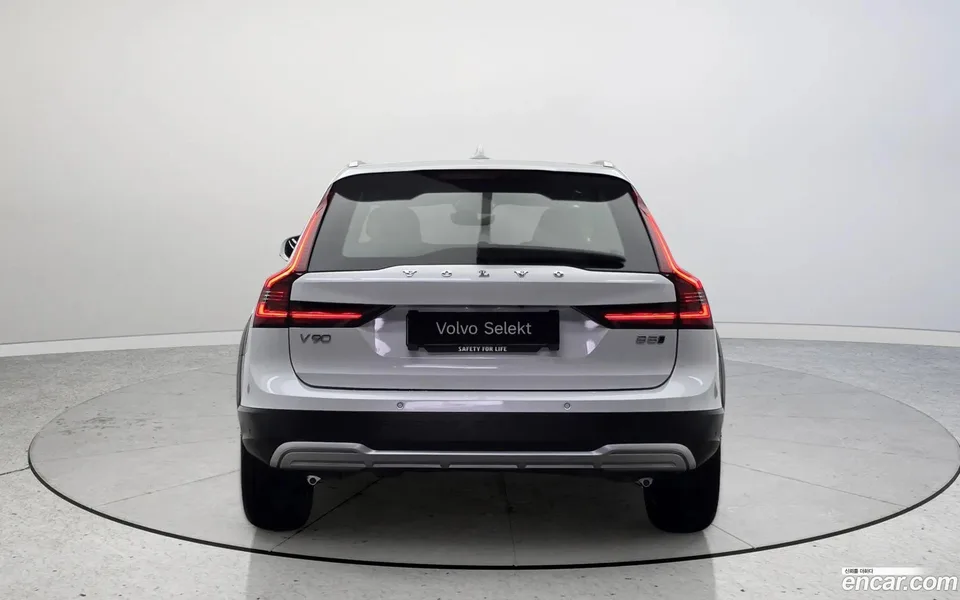 Volvo V90 Cross Country B5 AWD 2025 — thumbnail 2