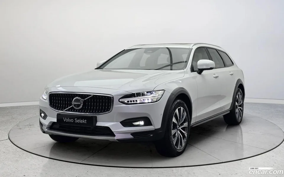 Volvo V90 Cross Country B5 AWD 2025 — photo 1, buy with delivery to Moscow