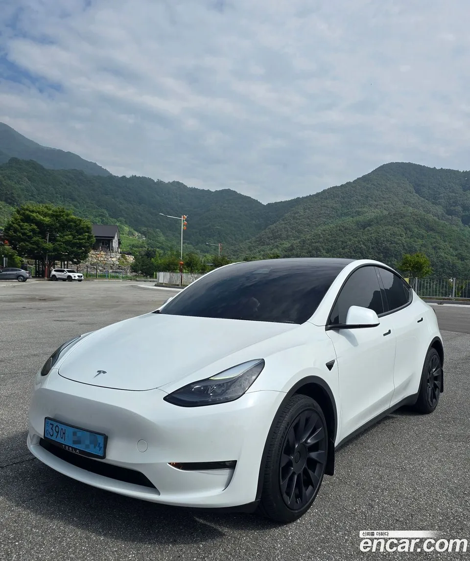 Tesla Model Y AWD 2023 — thumbnail 3