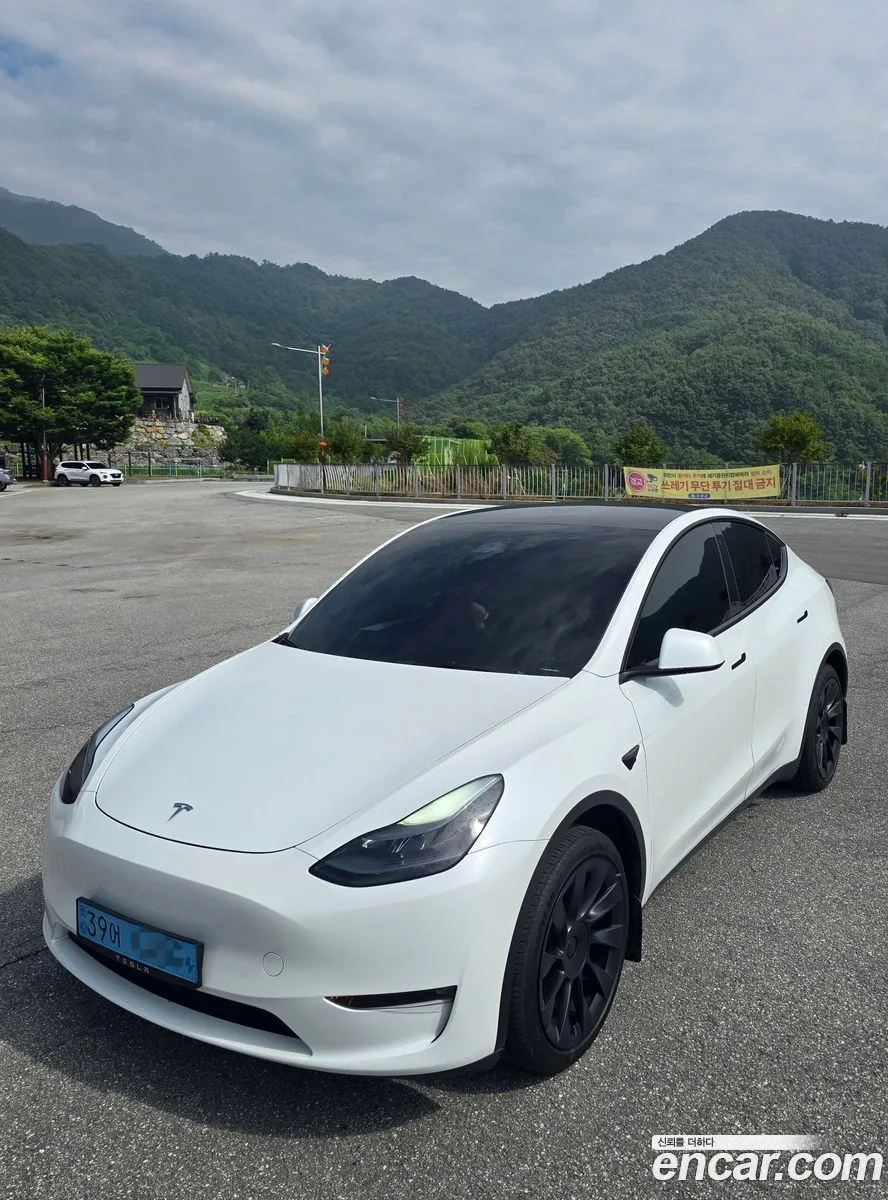 Tesla Model Y AWD 2023 — thumbnail 4