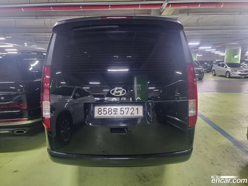 Hyundai Staria L3.5 3 2023 — thumbnail 2