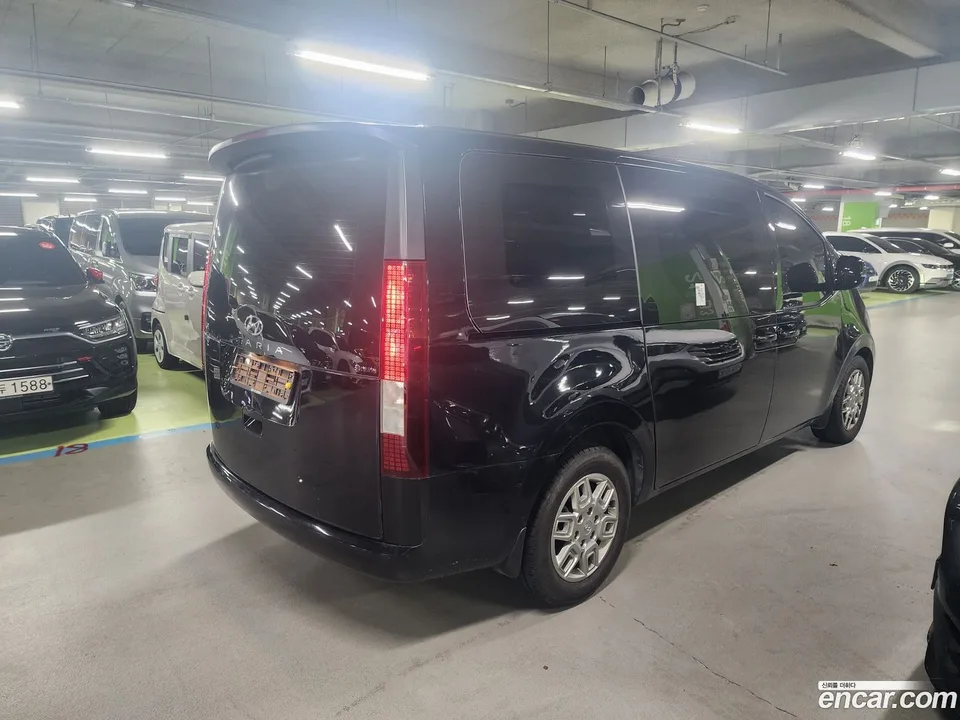 Hyundai Staria L3.5 3 2023 — thumbnail 3