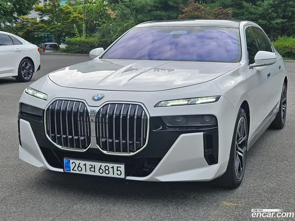 BMW 7 Series 740i xDrive M 2024 — thumbnail 3