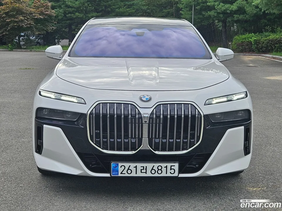 BMW 7 Series 740i xDrive M 2024 — photo 1, buy with delivery to Moscow