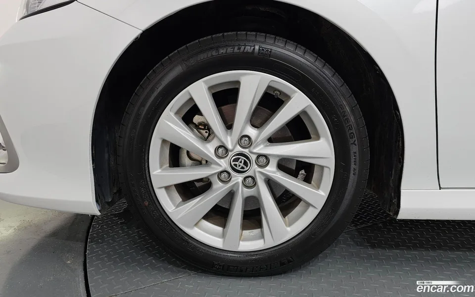Toyota Camry 2.5 LE 2023 — thumbnail 2