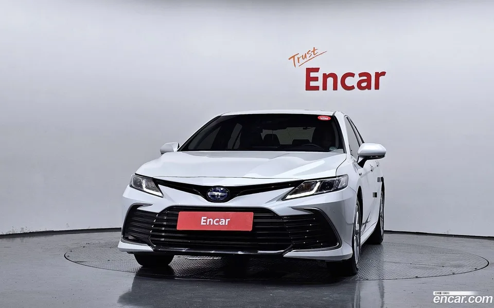 Toyota Camry 2.5 LE 2023 — thumbnail 3