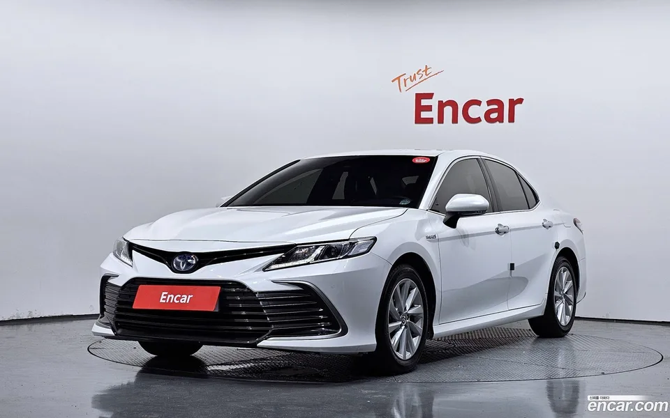 Toyota Camry 2.5 LE 2023 — photo 1, buy with delivery to Moscow