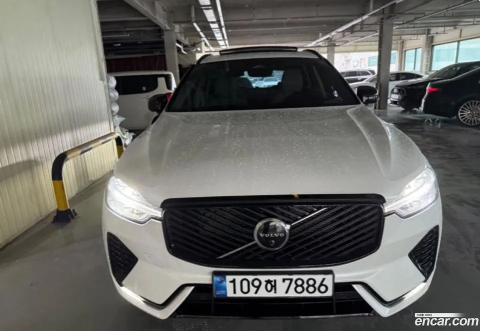 Volvo XC60 B5 2025 — фото 1, купить с доставкой в Москву