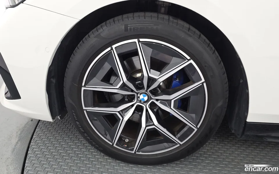 BMW 5 Series 520i M 2024 — thumbnail 2